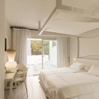 Hotel Blanco bedroom