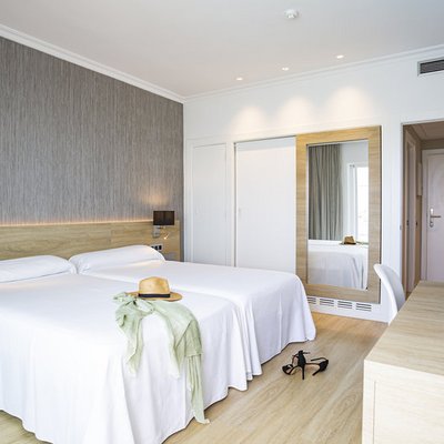 Hotel Simbad Ibiza sleeping room