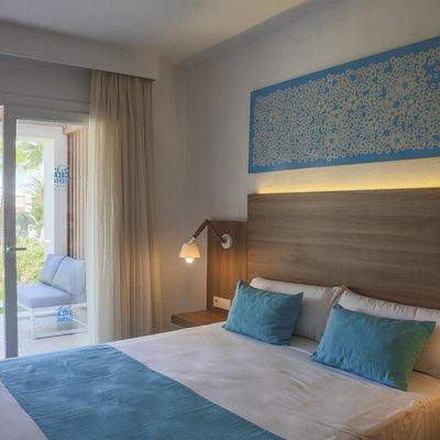 Cala Lennya Resort, Living Example